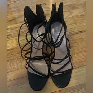 BCBG woman’s size 9 shoes